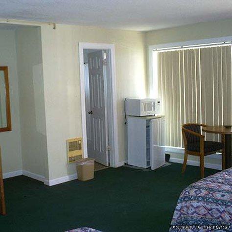 Crestview Inn Room photo